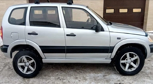 Пороги АКС квадатные на Chevrolet Niva до 2009 г.