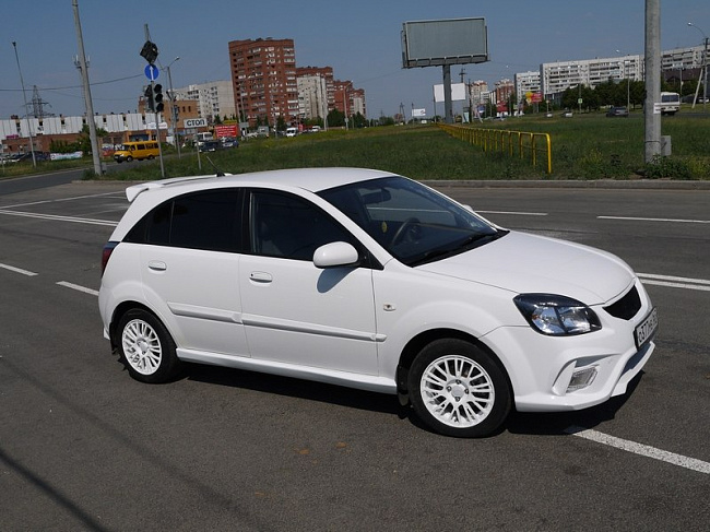 Пороги DM JB/FL для автомобиля Kia Rio 2 хэтчбек (2005-2011)