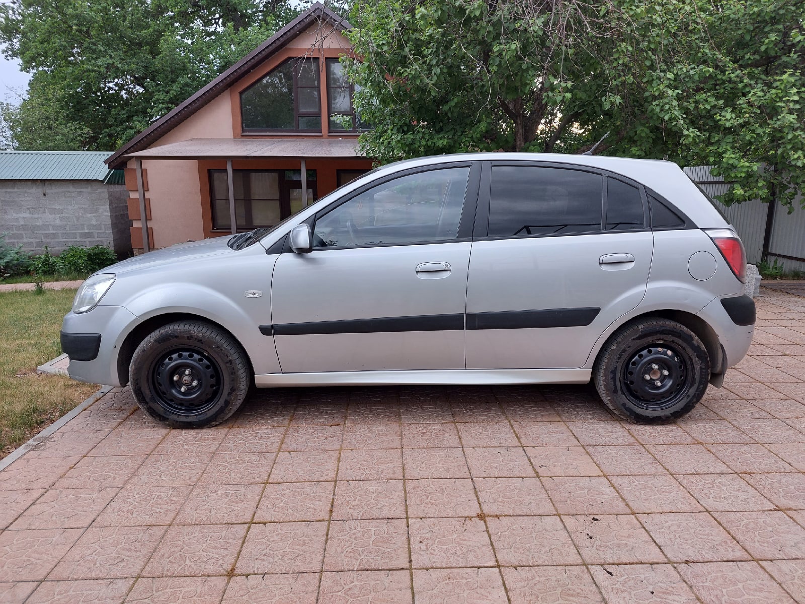 Пороги KIA RIO 2 (2005-2011) "Fanat". (2 шт) (некрашеные)