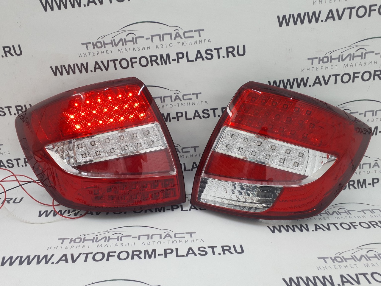 Cветодиодные фонари Лада Гранта 310-LED (красно-белые)