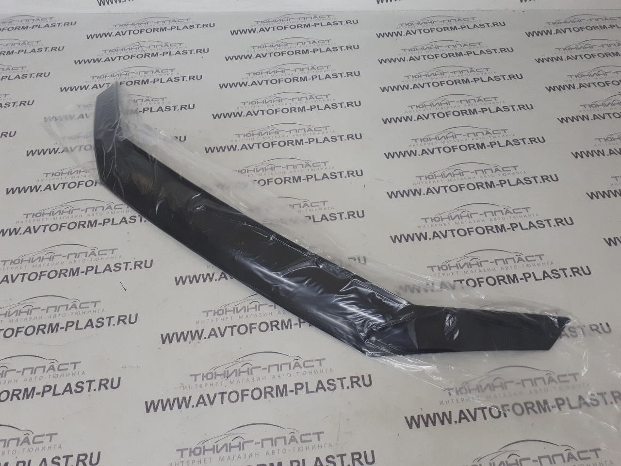 Дефлектор капота Voron Glass на Калину