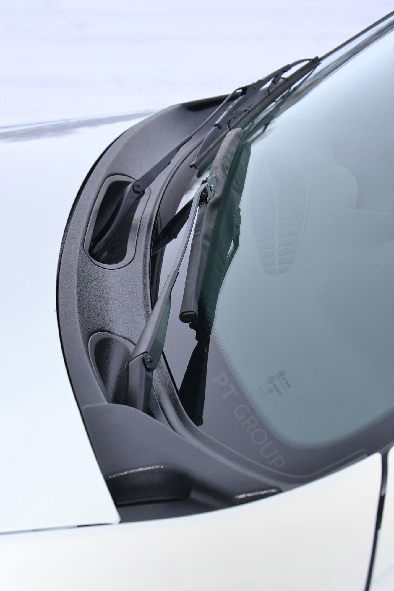 Жабо Renault Duster (2012-) "PT" (на скотче) RDU112101