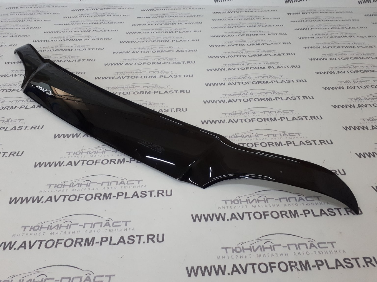 Дефлектор капота Chevrolet Niva "Voron Glass"