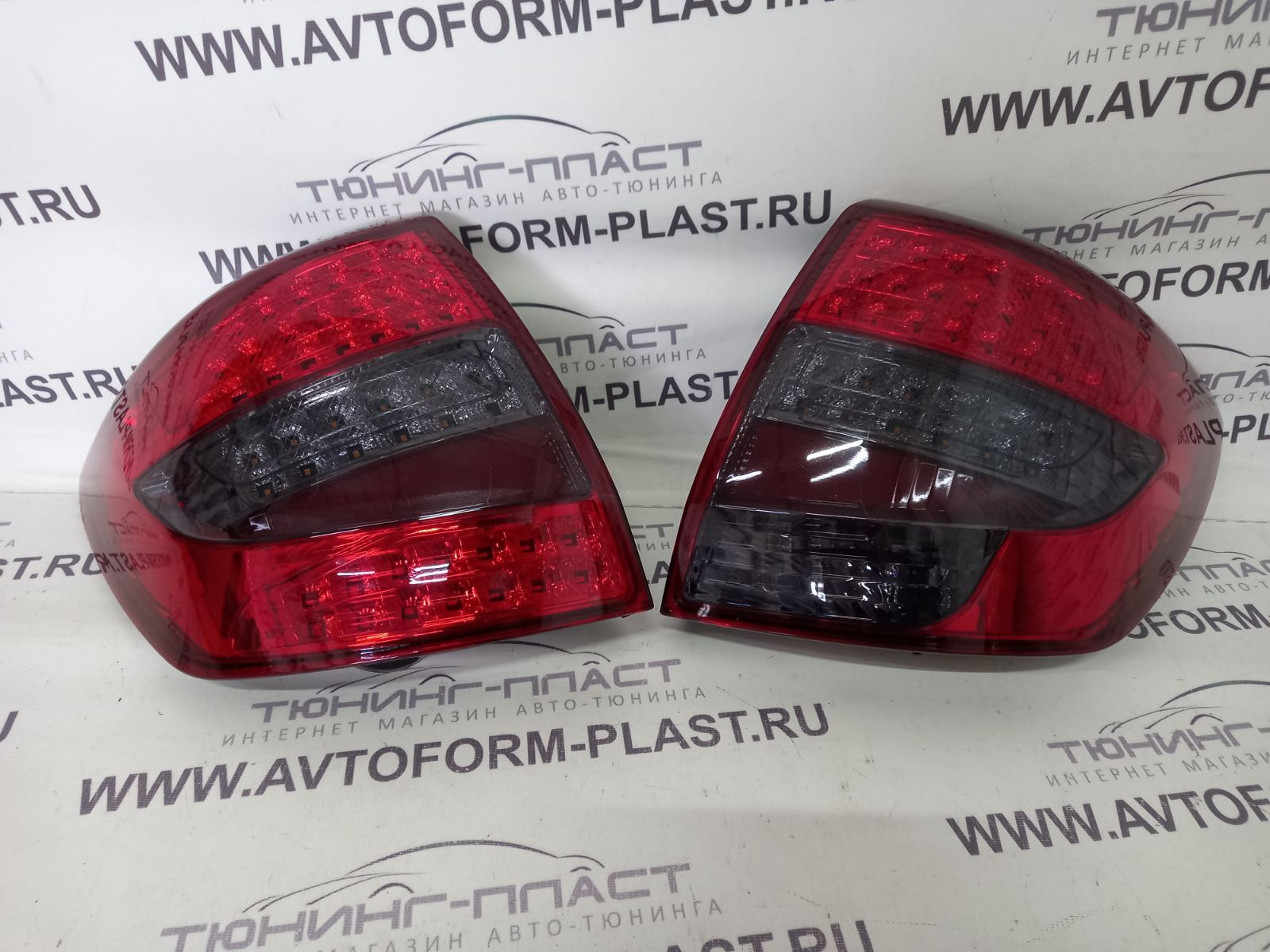 Cветодиодные фонари Лада Гранта 310-LED (красно-серые). Бегающий поворотник.