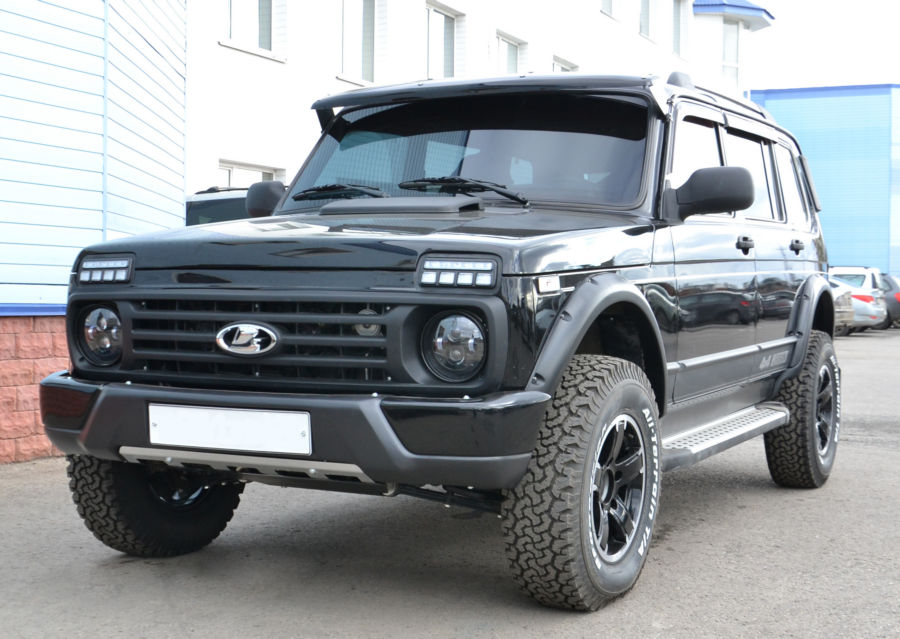 Силовой бампер с площадкой для лебедки Niva Urban F-Design kn0215